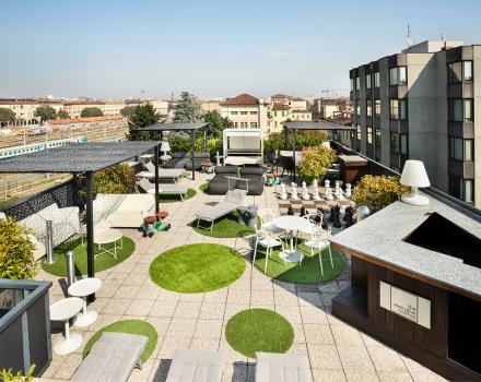 Al BW Plus Executive Hotel and Suites ti aspetta un rooftop attrezzato con vasca idromassaggio