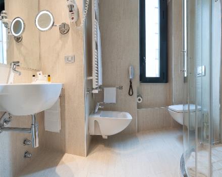 Habitación doble para uso individual con baño en el Best Western Plus Executive 4 estrellas en el centro de Turín