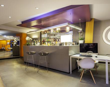 Executive Bar and Lounge